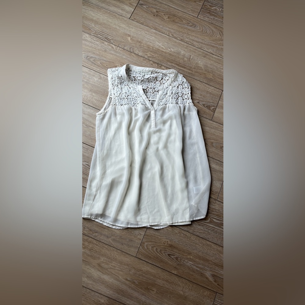 Woman’s white tank blouse